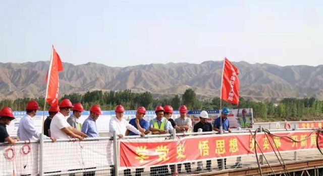 寧夏回族自治區(qū)副主席劉可為一行到中衛(wèi)下河沿黃河公路大橋項目調(diào)研