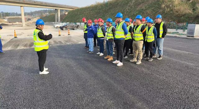加強(qiáng)路面成品保護(hù)和路面污染防治工作 現(xiàn)場技術(shù)交底
